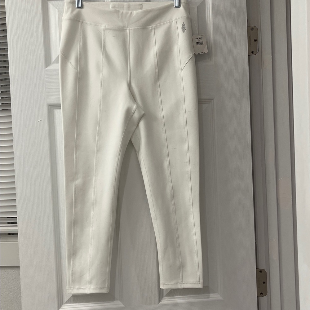 New with tags Free People Ivory 3/4 Length  Leggings